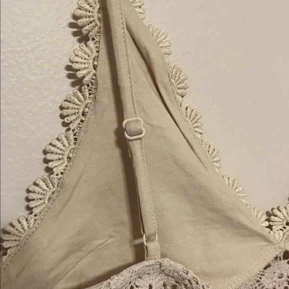 NWOT Beige Floral Crochet Lace Top - Picture 6 of 6